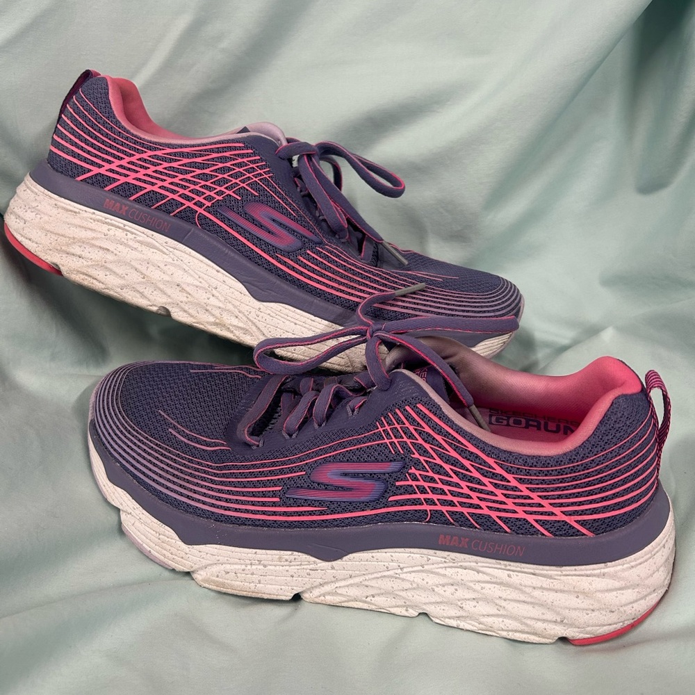 Skechers Athletic Shoes Pink and Purple Mesh Design ✌️SUPER comfy and fun.